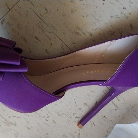 Heels - Picture 3 of 3